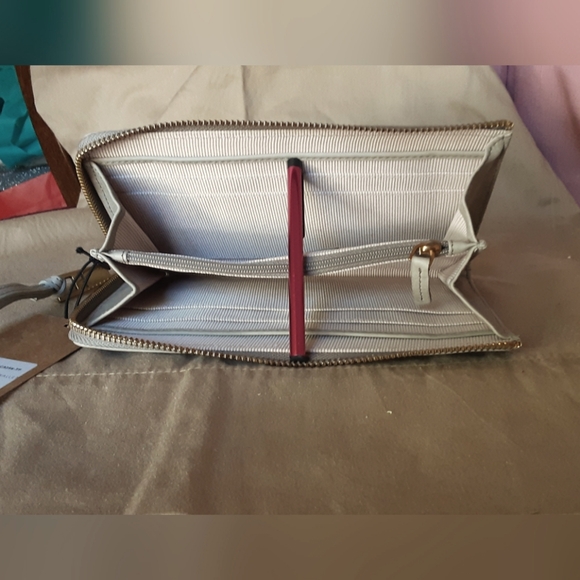 NWT Margo Leather Wristlet Wallet - Picture 11 of 14